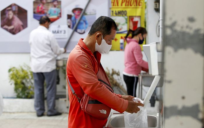 Báo nước ngoài ca ngợi 'ATM Gạo' ở Việt Nam nhờ sáng kiến độc đáo