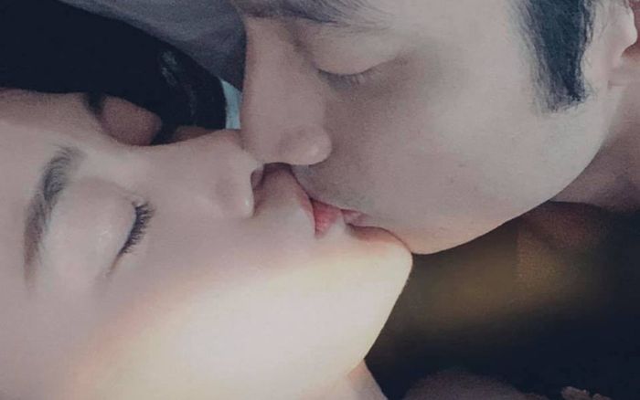 Phương Oanh đăng ảnh khoá môi bạn trai, fan đồng loạt hỏi: bao giờ mới về chung một nhà đây?