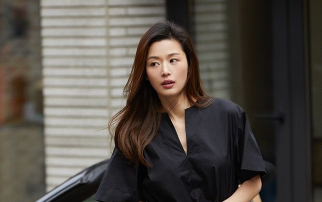 Sau tin đóng phim với Park Seo Joon, Jeon Ji Hyun gây scandal với khối tài sản 1680 tỷ đồng: 'Đạo đức giả?'