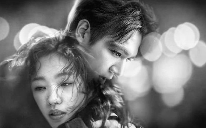 Quân vương bất diệt tập 1: Mặc kệ cảnh sát nhắc nhở vì vi phạm giao thông, Lee Min Ho vẫn bất chấp ôm chầm Kim Go Eun cho thỏa thương nhớ