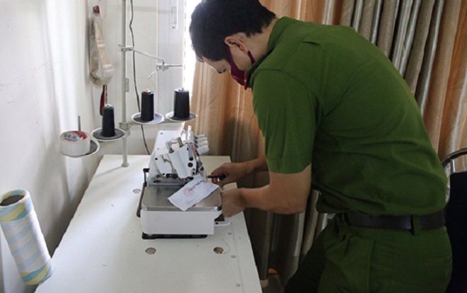 Thu giữ 3000 khẩu trang được sản xuất 'chui' ở Đà Nẵng