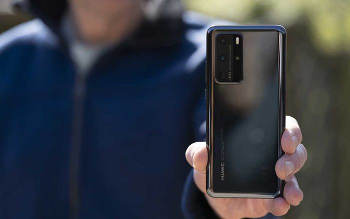 Huawei lại dùng nhầm ảnh từ máy ảnh 3.000 USD để quảng cáo smartphone