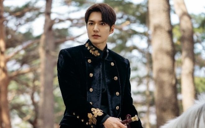 Đâu chỉ người xem, đến nam chính Lee Min Ho cũng thừa nhận 'The King: Eternal Monarch' rất rối não