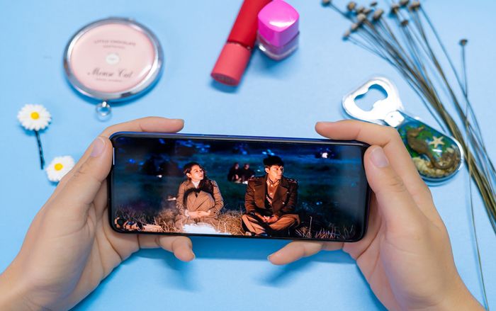 Với Realme 6/6 Pro biết đâu bạn sẽ nổi tiếng sau mùa Cô-Vy