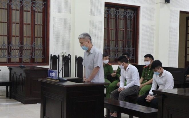 Phát hiện vợ gặp người đàn ông lạ, chồng dùng dao sát hại 'tình địch'