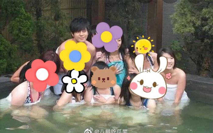 La Chí Tường dẫn 20 'cô đào' về nhà thác loạn ngay khi chia tay bạn gái đúng vào ngày quốc tang của Trung Quốc