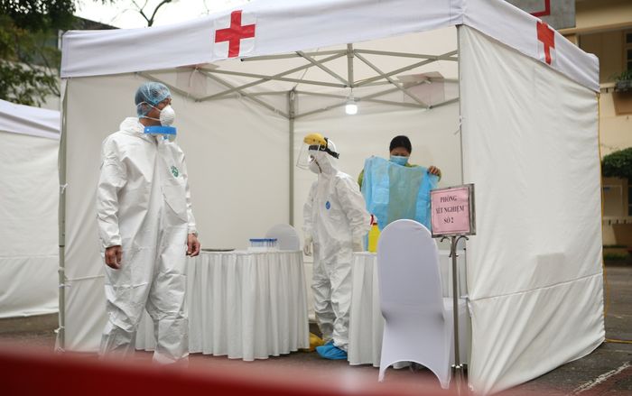 Máy xét nghiệm COVID-19 giá nhập 2,3 tỉ đồng nhưng CDC Hà Nội mua tới 7 tỉ đồng