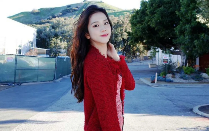 Netizen trầm trồ khi vô tình tìm được nhưng tấm ảnh đời thường cực lạ của Jisoo