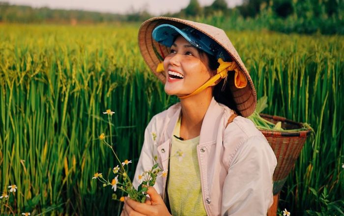 H'Hen Niê tiết lộ đang chuẩn bị kết hôn?