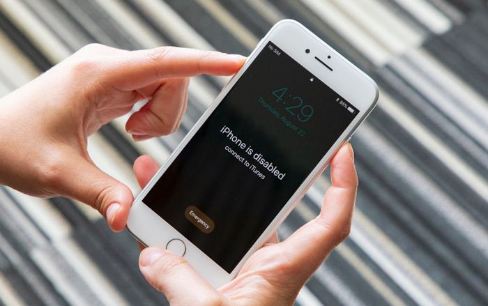 Người dùng cần phải làm ngay điều này nếu không muốn iPhone và iPad biến thành 'cục gạch'