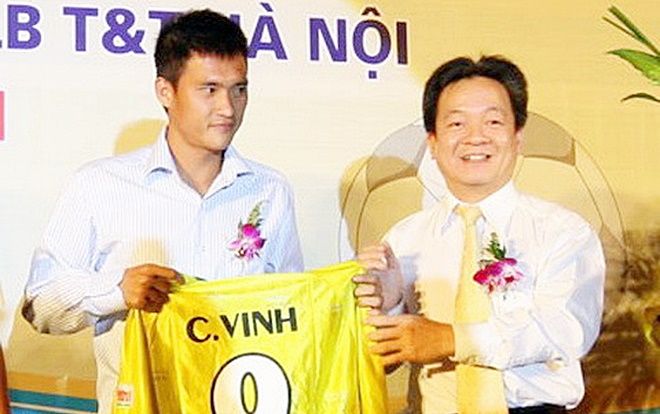 Bí mật 'sốc': Bầu Hiển trả 1 triệu đô mua Công Vinh vẫn bị SLNA từ chối