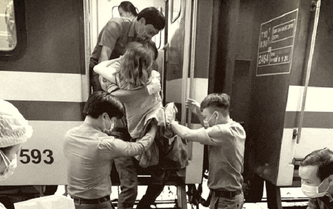 Đỡ đẻ thành công cho một sản phụ sinh con trên tàu hỏa