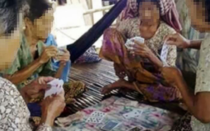 Thái Lan kêu gọi các ông chồng ngăn vợ tụ tập đánh bạc giữa lệnh giãn cách xã hội