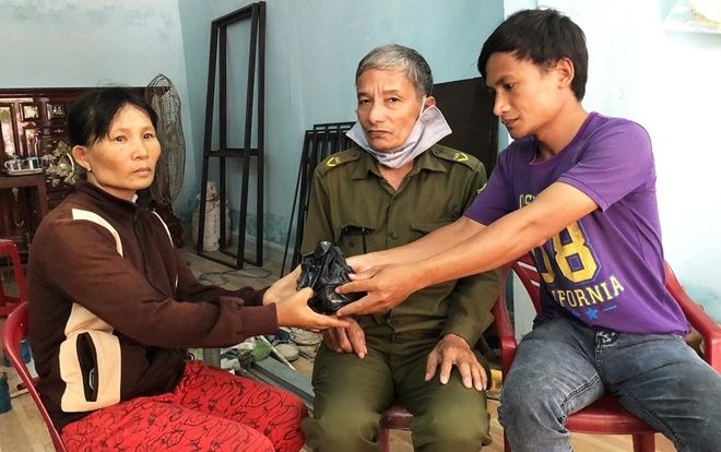 Người thu mua ve chai trả lại 180 triệu đồng cùng 1,3 lượng vàng trong tủ sắt cũ