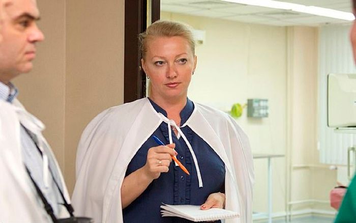 Đang từ chối tiếp nhận bệnh nhân COVID-19, bác sĩ bất ngờ ngã xuống từ tầng 5