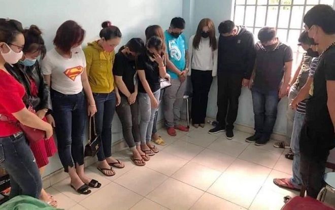 Nhiều 'nam thanh nữ tú' phê ma túy trong quán karaoke bất chấp lệnh cấm mở cửa đón khách