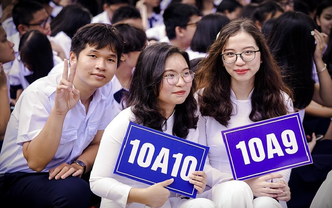 Học sinh TP.HCM đi học trở lại từ 4/5, nhà trường quyết định việc học 2 buổi/ngày