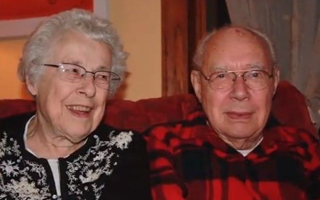 Cặp vợ chồng chung sống hơn 7 thập kỷ qua đời cách nhau vài tiếng vì virus corona