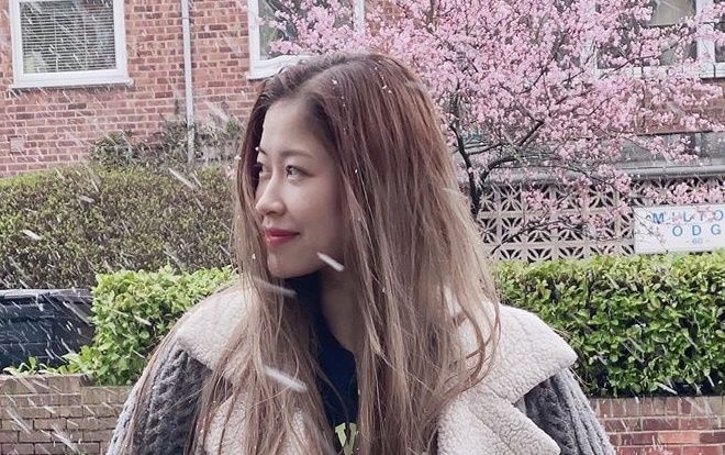 Không ra khỏi nhà, bạn gái sao Hà Nội FC du lịch online qua 12 nước