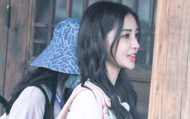 Hình ảnh của Angelababy trong 'Keep Running' gây chú ý vì độ dễ thương, tinh nghịch dù đã lên chức mẹ