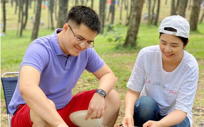 Hoa hậu Ngọc Hân khoe ảnh đi picnic cùng chồng sắp cưới