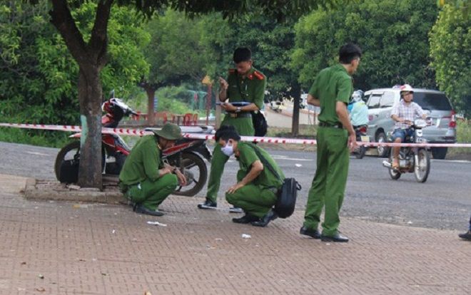 Giành khách trước cổng bệnh viện, tài xế taxi đâm đồng nghiệp tử vong