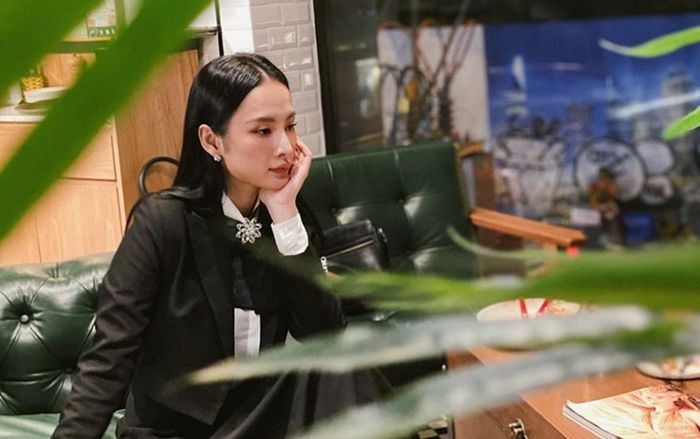 Ăn mặc kín đáo, thế nhưng Angela Phương Trinh vẫn khiến nhiều người trầm trồ vì quá cuốn hút