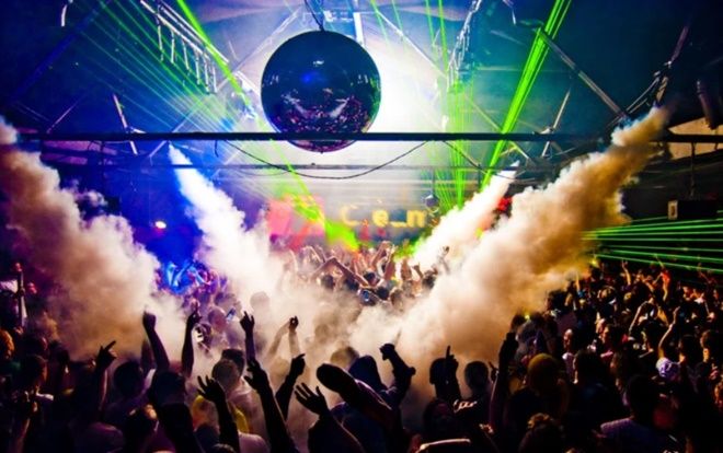 Vì sao idol, diễn viên nữ nổi tiếng Hàn Quốc thường xuyên đến gay bar?