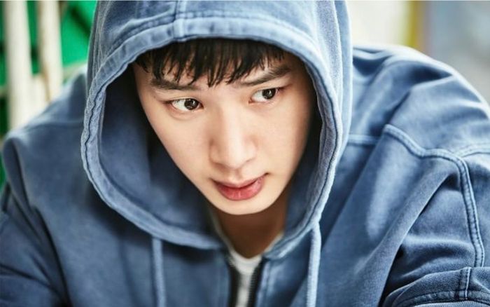 Kim Dong Hee trong Extracurricular: Đau đớn thay khi 'ông trùm mại dâm cấp 3' bị crush dắt mũi