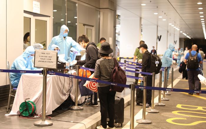 Chuyến bay thẳng đầu tiên của VNA 'giải cứu’ hơn 340 công dân Việt Nam mắc kẹt tại vùng dịch COVID-19 lớn nhất thế giới