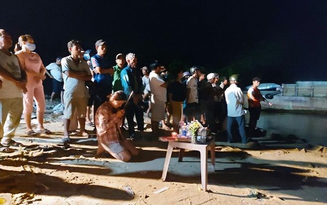 Đã tìm thấy thi thể 2 nạn nhân vụ lật ghe trên sông Thu Bồn