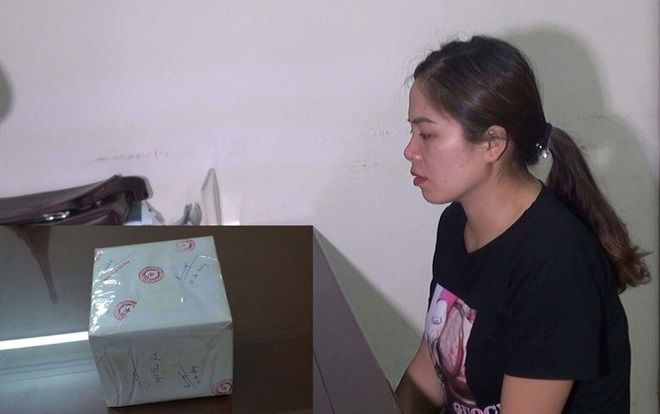 Phát hiện lực lượng chức năng, 'nữ quái' ném gần 1kg ma túy xuống đường nhằm phi tang