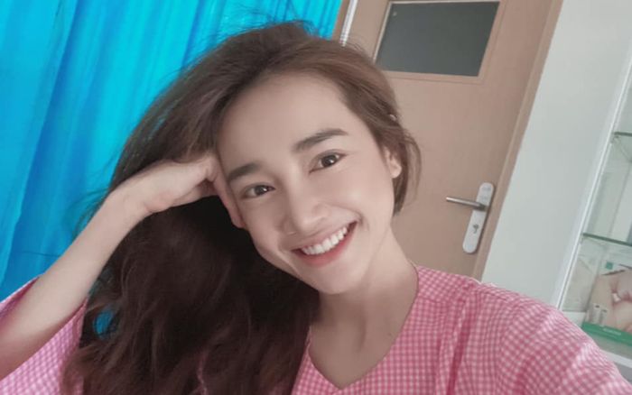 Nhã Phương tiếp tục gây thương nhớ với loạt ảnh selfie khoe nhan sắc xinh đẹp