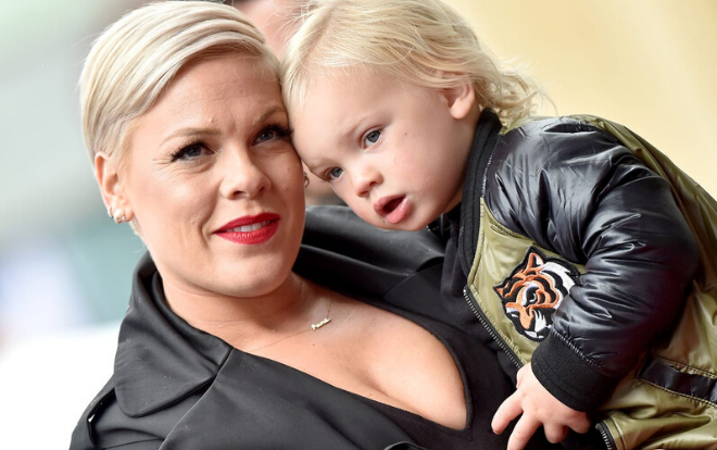 Pink và con trai 3 tuổi dương tính với Covid 19: ‘Trải nghiệm khó khăn nhất trong đời’