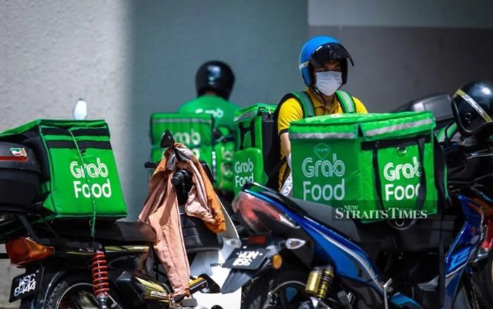 Giao đồ ăn mùa COVID-19 kiếm hàng trăm triệu mỗi tháng ở Singapore