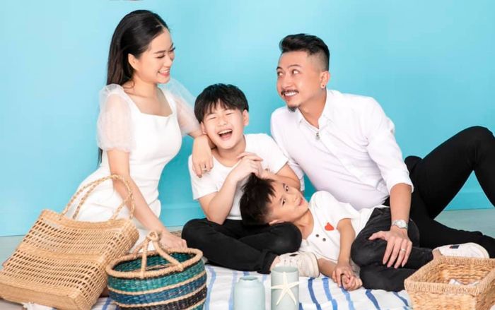 Hứa Minh Đạt 'bắt trend' đội tóc giả trang điểm tỉ mỉ nhưng bị Lâm Vỹ Dạ tố cáo 'lấy trộm' đồ của mình