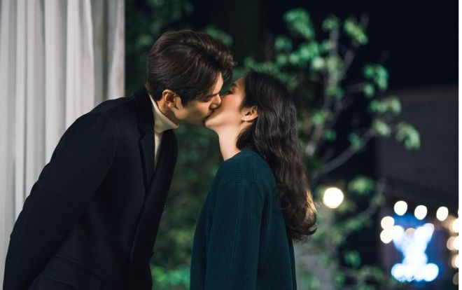 'Quân vương bất diệt' lại sắp có cảnh hôn mới của Lee Min Ho và Kim Go Eun cùng OST mới của Wendy (Red Velvet) và Zico (Block B), liệu có cứu được rating?