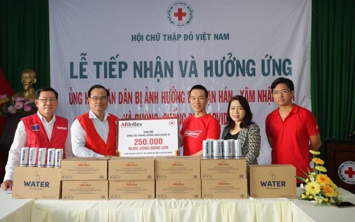 Tập đoàn bia lớn nhất Thế giới - AB InBev ủng hộ 250.000 lon nước cho các trung tâm cách ly cả nước