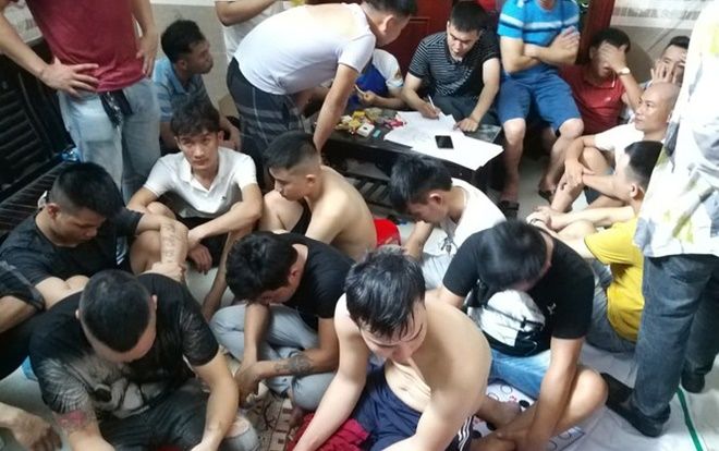 Bắt 42 đối tượng đang sát phạt trong sới bạc