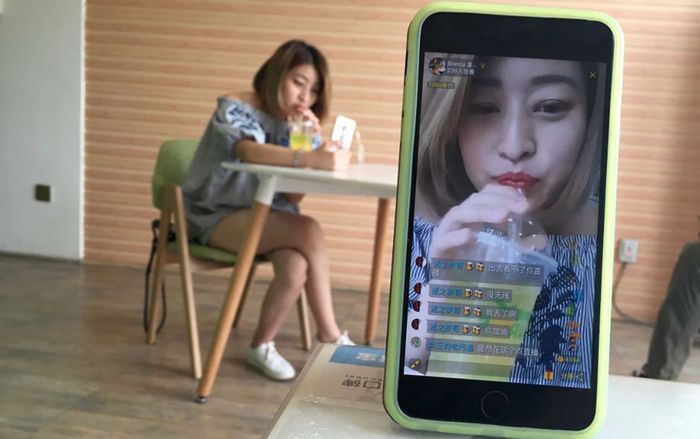 Bán hàng qua livestream thành nghề chính thức ở Trung Quốc