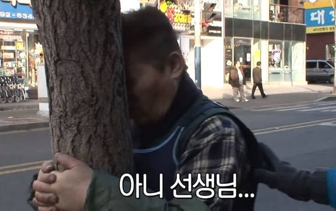 Người đàn ông 'nghiện' đập đầu vào thân cây suốt 5 năm