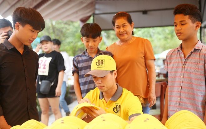 Vì yêu mà đến với bầu Đức, bầu Thắng, bầu Hải