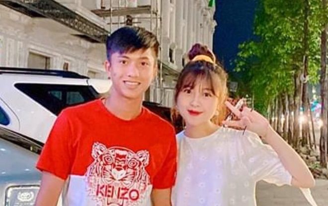 Văn Đức đưa vợ đi dạo phố, nàng bầu Nhật Linh vẫn xinh đẹp rạng rỡ