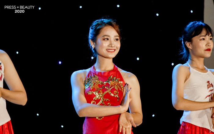 Chiêm ngưỡng vẻ đẹp Top 20 vòng Bán kết cuộc thi 'Tài sắc nữ sinh Báo chí'