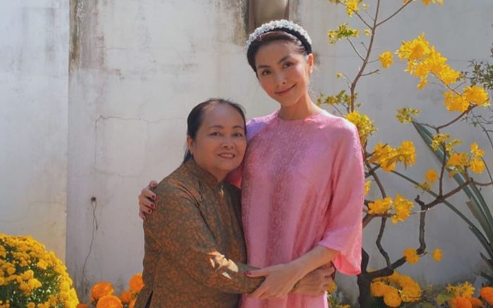 Tăng Thanh Hà đăng ảnh chụp với mẹ ruột, nhan sắc hai mẹ con khiến ai nấy đều trầm trồ