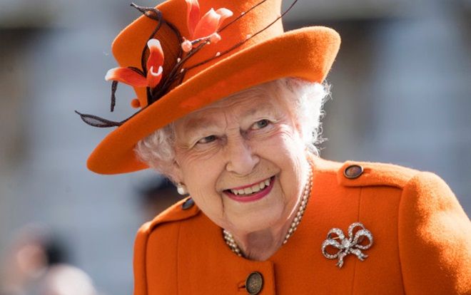 Giá trị tài sản của Nữ hoàng Anh giảm hơn 20 triệu bảng so với năm ngoái