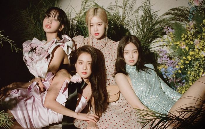 Em út của BlackPink - Lisa chia sẻ 'tình chị em' với các thành viên cùng nhóm