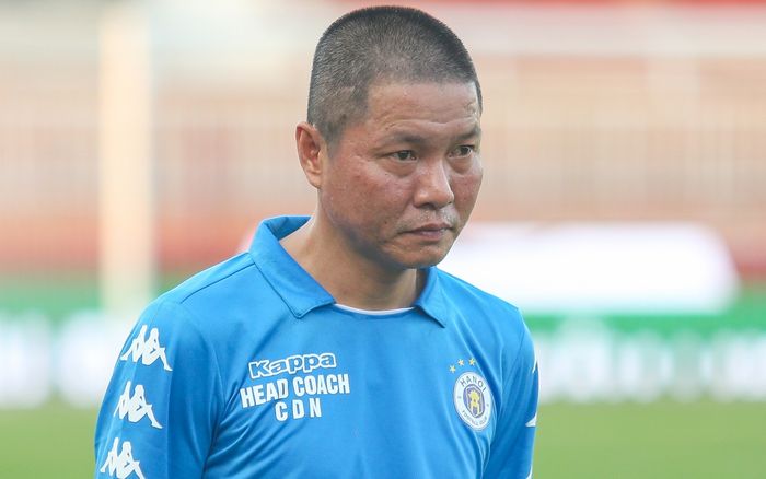 HLV Chu Đình Nghiêm lo lắng về hàng phòng ngự của CLB Hà Nội