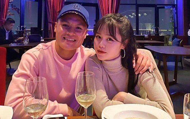 Quang Hải và Huỳnh Anh bị 'khủng bố' vì công khai hẹn hò