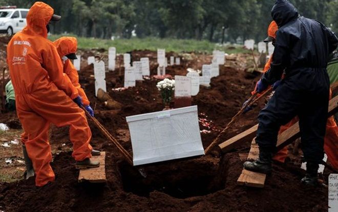 Nhiễm virus corona sau khi mở quan tài tắm rửa cho người chết